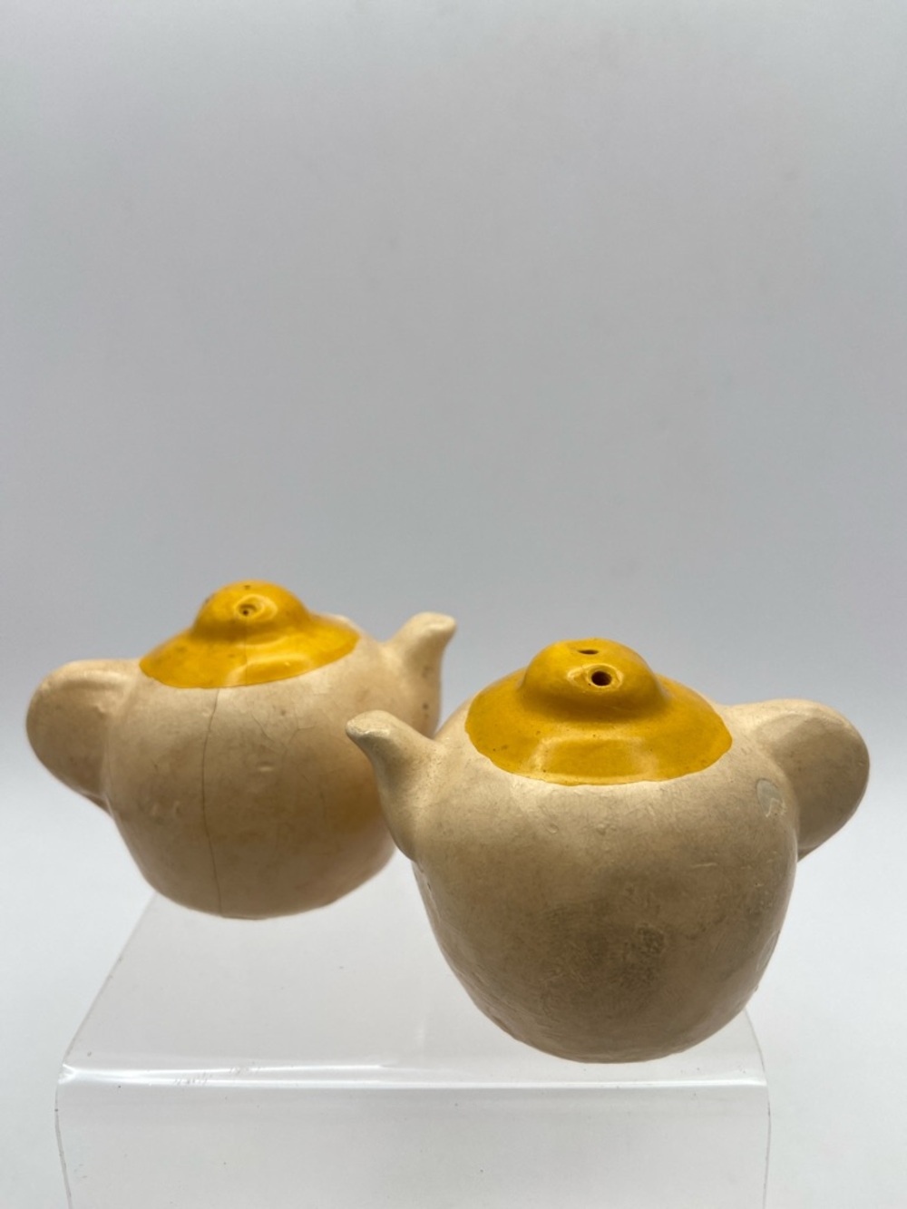 Vintage Handmade Hand Painted Yellow Green Teapot Salt & Pepper Shakers - Picture 3 of 9